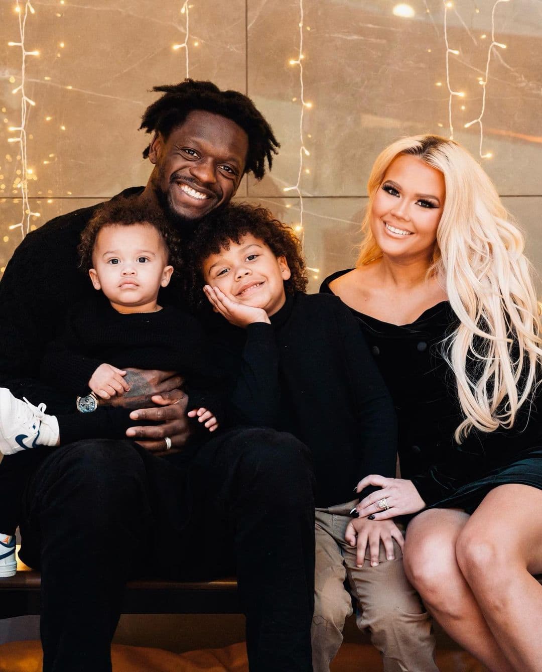 Julius Randle, his wife and their children (Source: Instagram) 