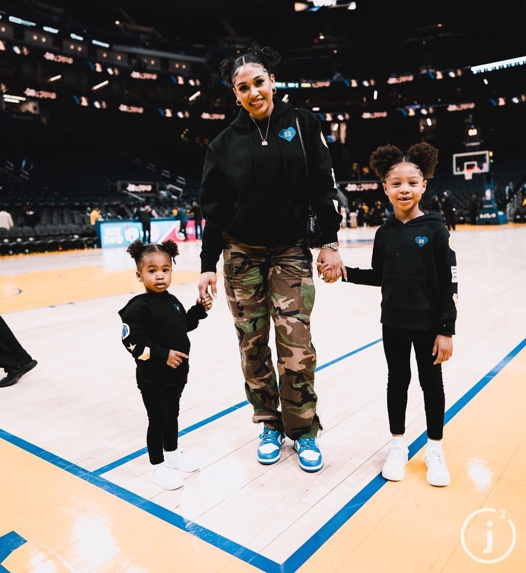Mychal Johnson with her two daughters Amyah and Alayah from her Instagram: "Gangg wit me🤞🏽💙💛" 
